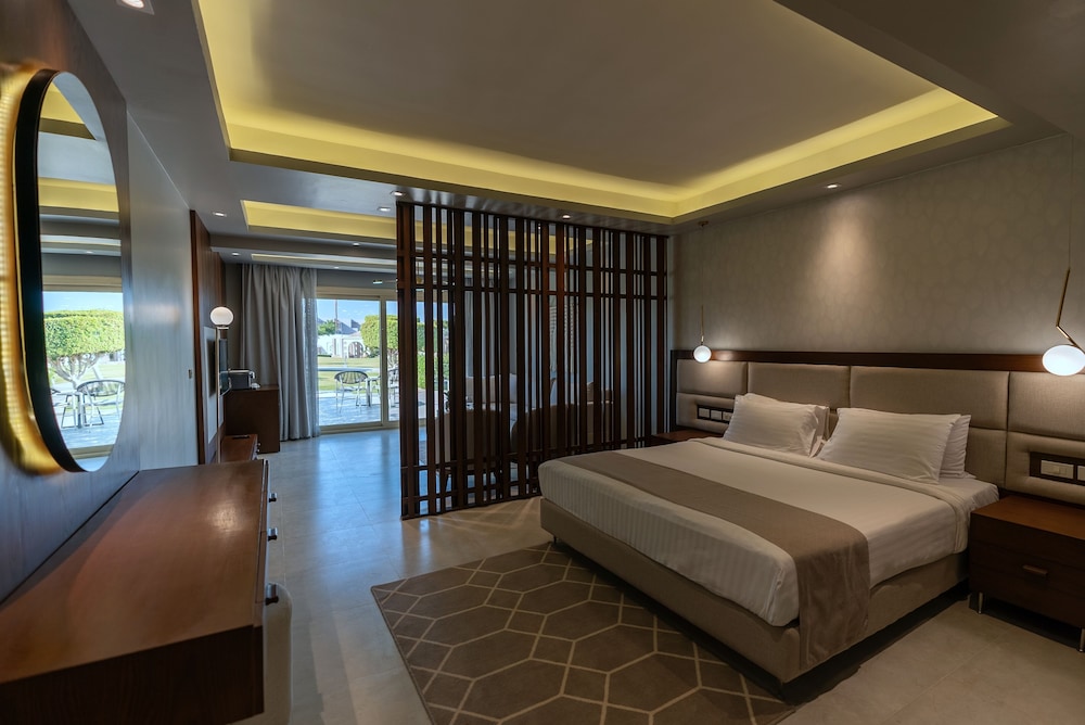 SUNRISE Crystal Bay Resort - Grand Select — Hotel rooms in Hurghada, Red Sea