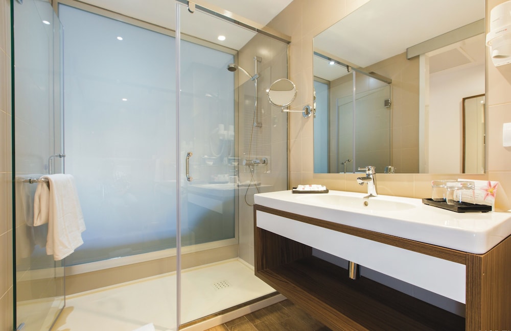 Hotel Riu Bravo - 0'0 All Inclusive — Hotel rooms in Playa de Palma, Balearic Islands