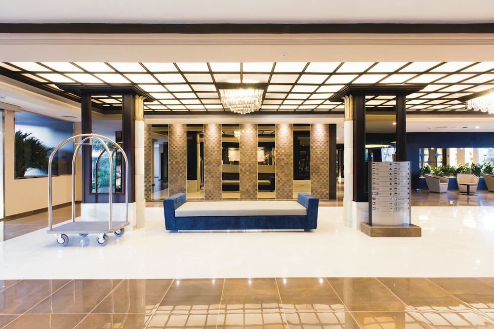 Hotel Riu Bravo - 0'0 All Inclusive — Hotel building in Playa de Palma, Balearic Islands