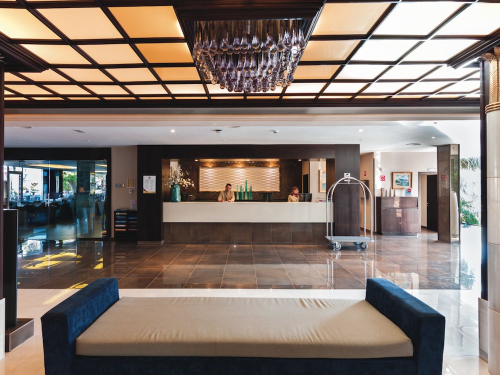 Hotel Riu Bravo - 0'0 All Inclusive — Hotel building in Playa de Palma, Balearic Islands