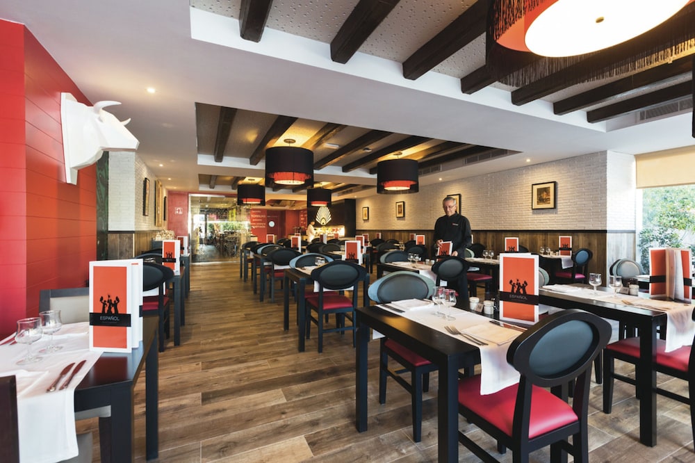 Hotel Riu Bravo - 0'0 All Inclusive — Restaurant & bars in Playa de Palma, Balearic Islands