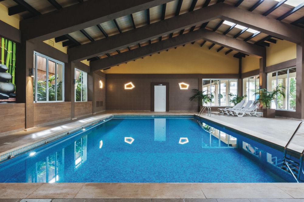 Hotel Riu Bravo - 0'0 All Inclusive — Swimming pool in Playa de Palma, Balearic Islands