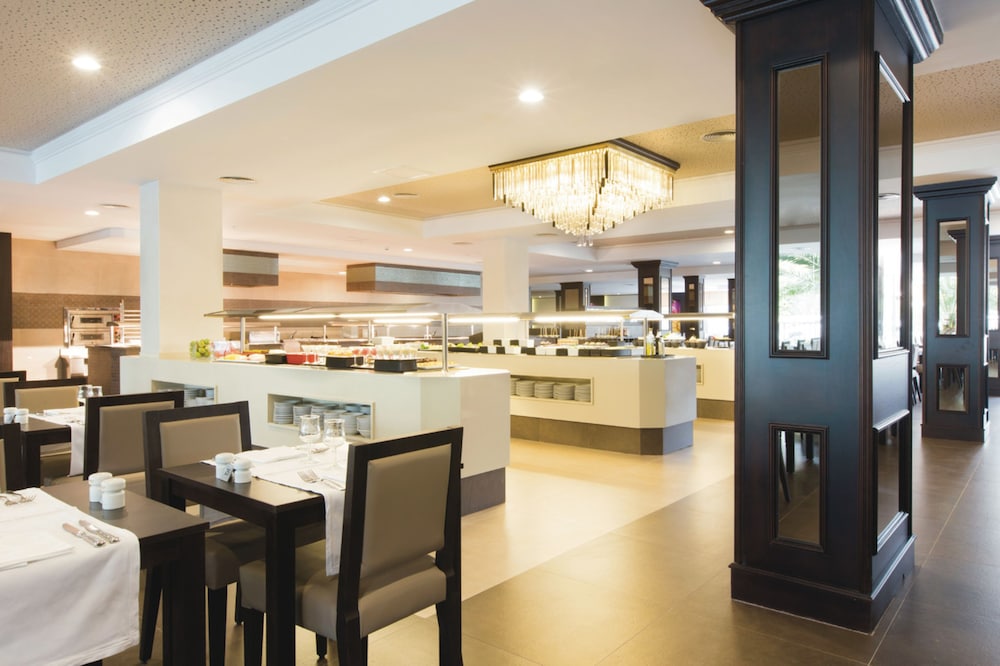 Hotel Riu Bravo - 0'0 All Inclusive — Restaurant & bars in Playa de Palma, Balearic Islands