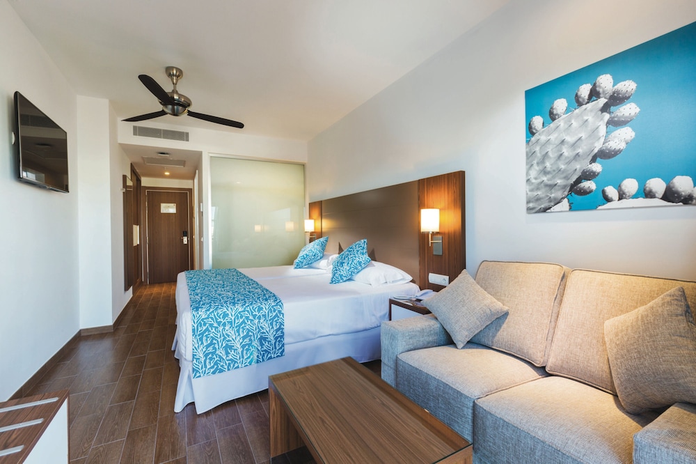 Hotel Riu Bravo - 0'0 All Inclusive — Hotel rooms in Playa de Palma, Balearic Islands