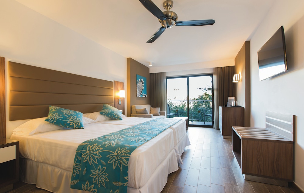 Hotel Riu Bravo - 0'0 All Inclusive — Hotel rooms in Playa de Palma, Balearic Islands