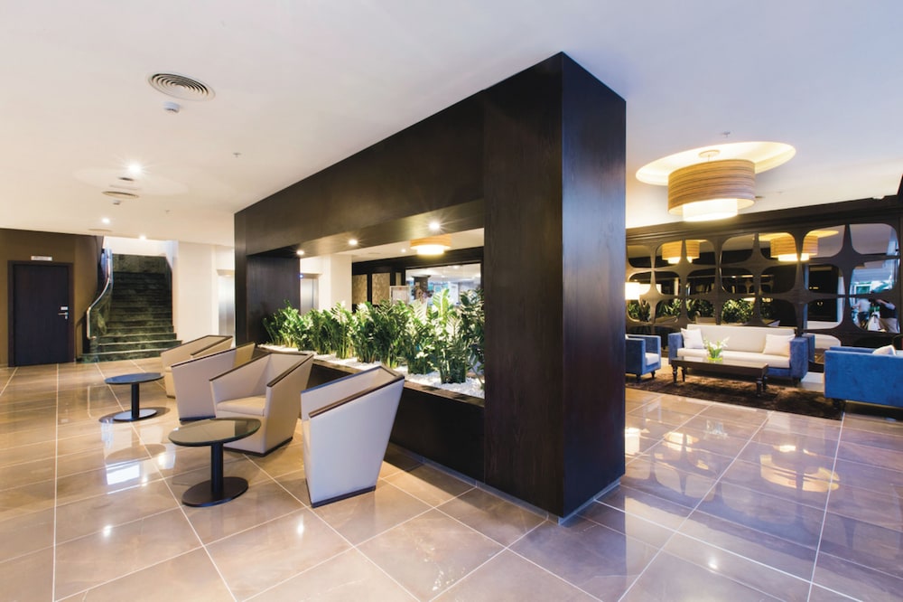 Hotel Riu Bravo - 0'0 All Inclusive — Hotel building in Playa de Palma, Balearic Islands