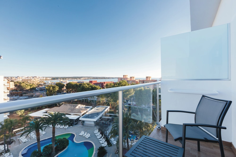Hotel Riu Bravo - 0'0 All Inclusive — Hotel rooms in Playa de Palma, Balearic Islands