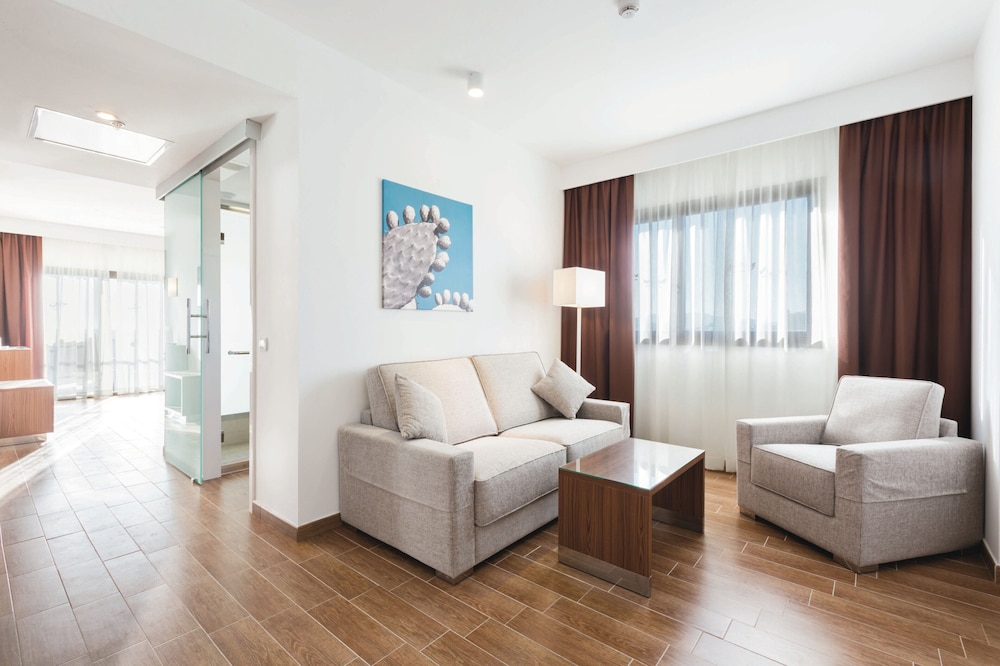 Hotel Riu Bravo - 0'0 All Inclusive — Hotel rooms in Playa de Palma, Balearic Islands