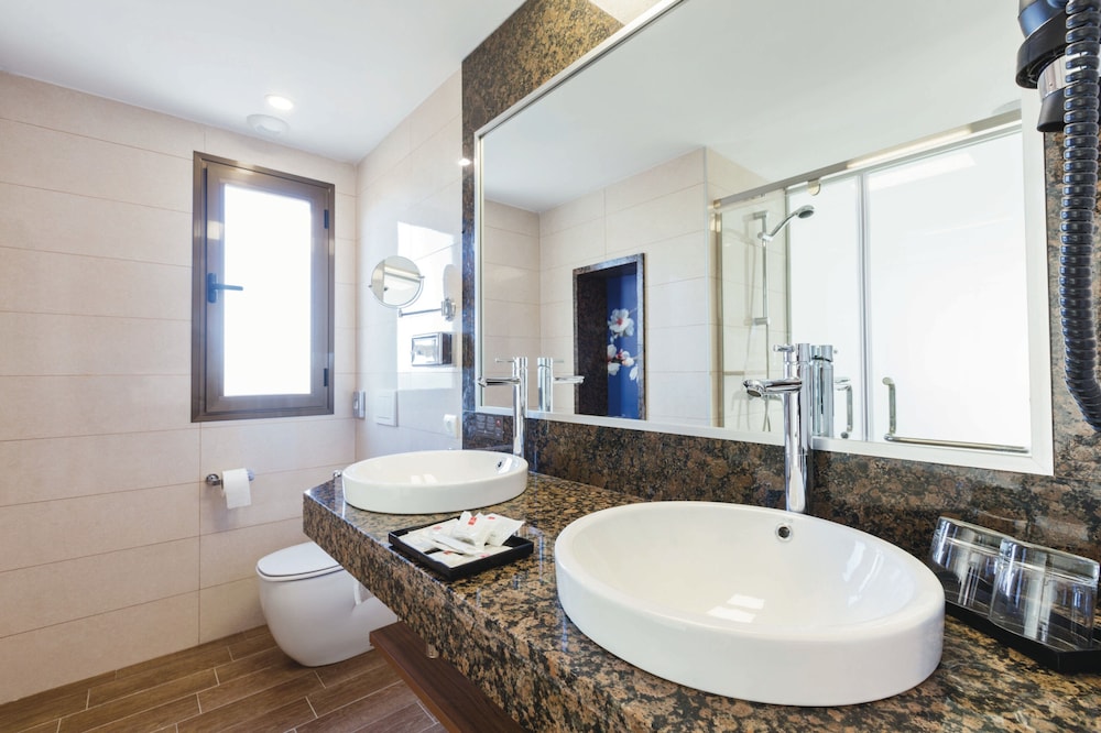 Hotel Riu Bravo - 0'0 All Inclusive — Hotel rooms in Playa de Palma, Balearic Islands