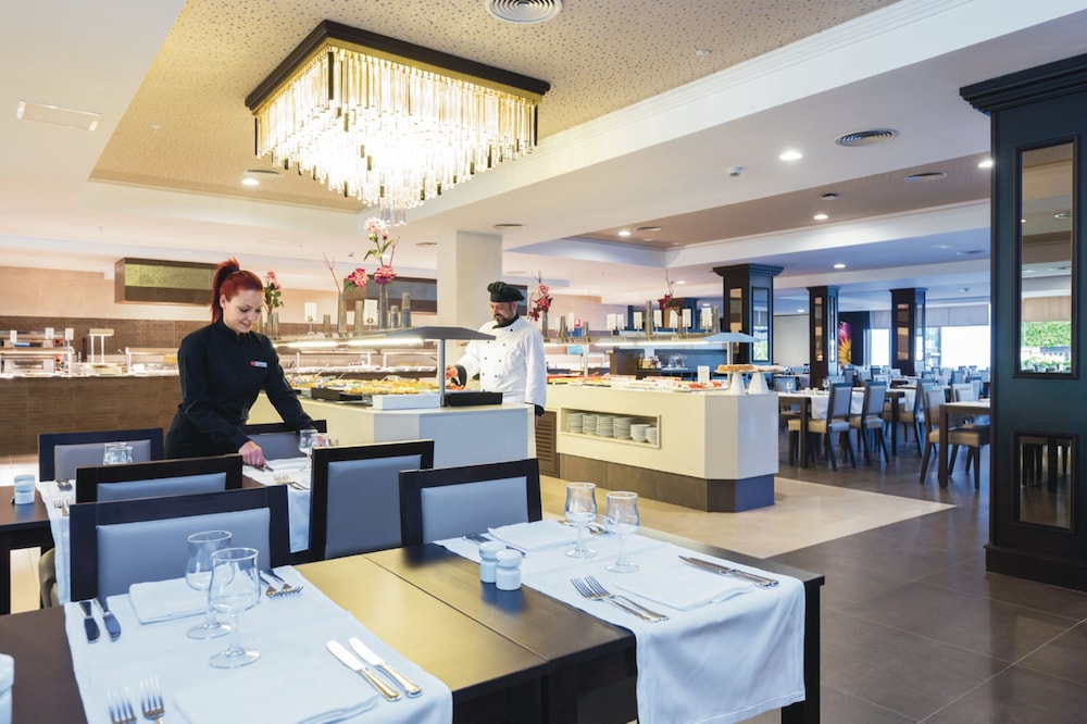 Hotel Riu Bravo - 0'0 All Inclusive — Restaurant & bars in Playa de Palma, Balearic Islands