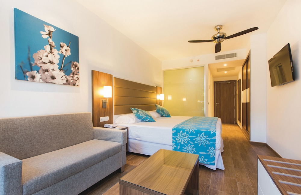 Hotel Riu Bravo - 0'0 All Inclusive — Hotel rooms in Playa de Palma, Balearic Islands