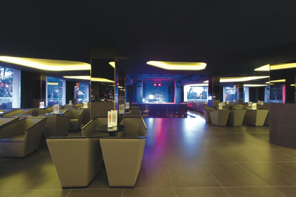 Hotel Riu Bravo - 0'0 All Inclusive — Restaurant & bars in Playa de Palma, Balearic Islands