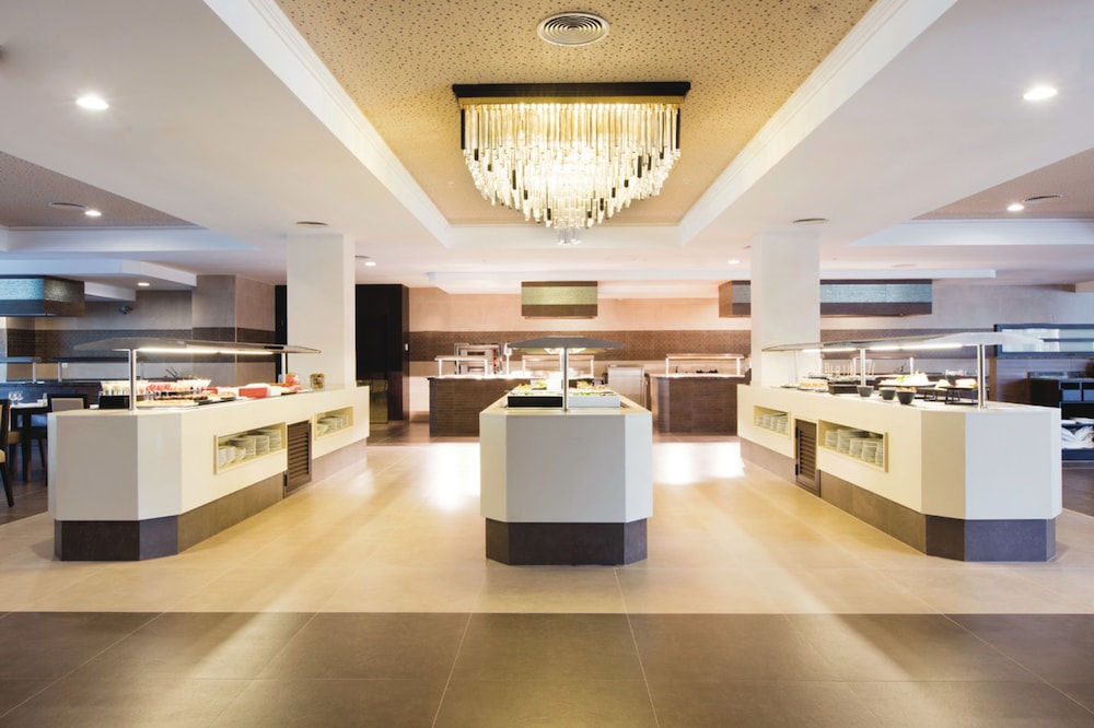 Hotel Riu Bravo - 0'0 All Inclusive — Restaurant & bars in Playa de Palma, Balearic Islands