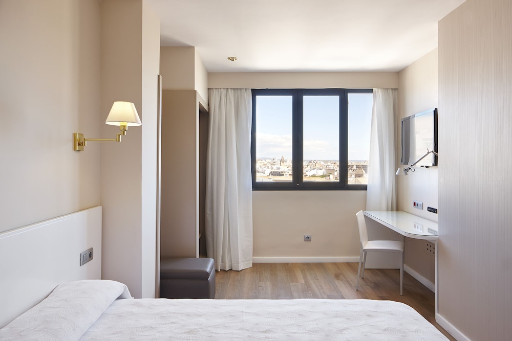 Hotel Palladium — Hotel rooms in Palma de Mallorca, Balearic Islands