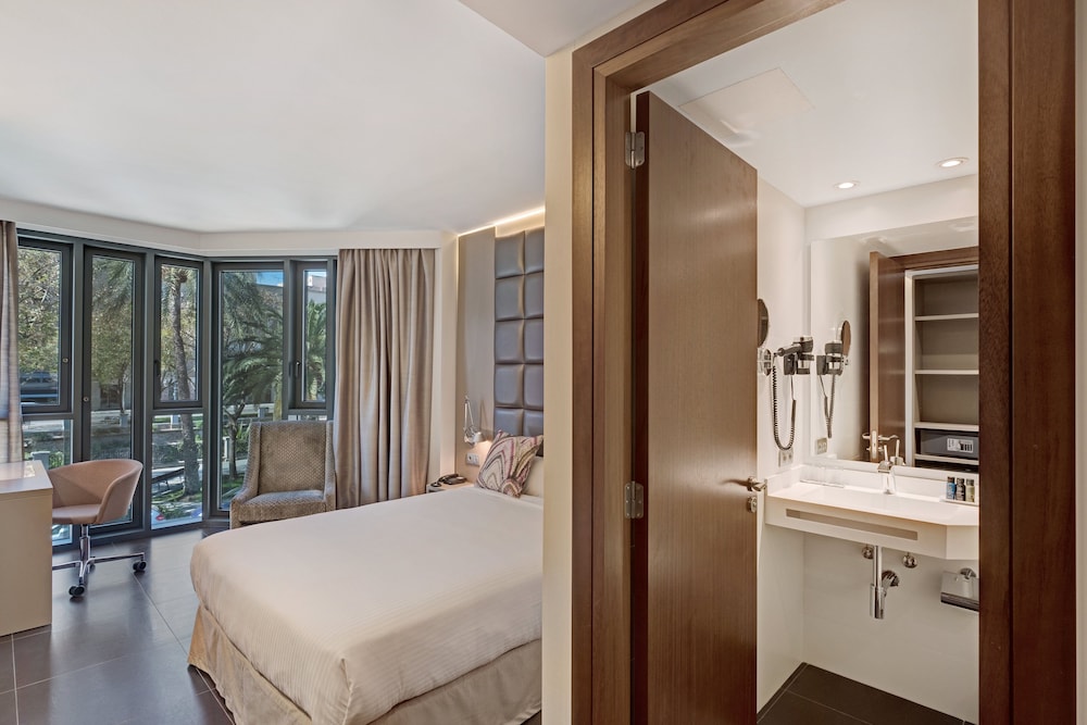 Hotel Palladium — Hotel rooms in Palma de Mallorca, Balearic Islands
