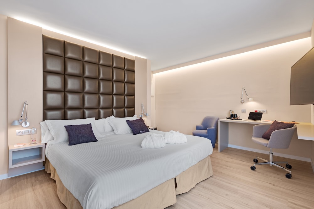 Hotel Palladium — Hotel rooms in Palma de Mallorca, Balearic Islands