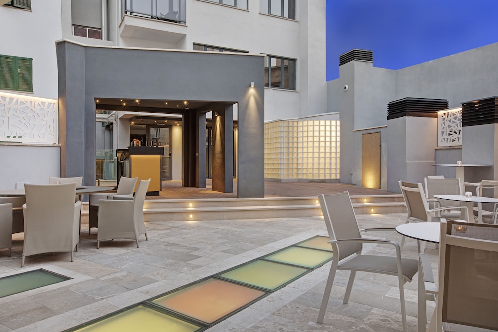 Hotel Palladium — Restaurant & bars in Palma de Mallorca, Balearic Islands