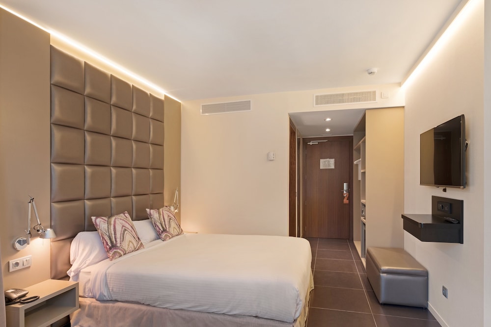 Hotel Palladium — Hotel rooms in Palma de Mallorca, Balearic Islands