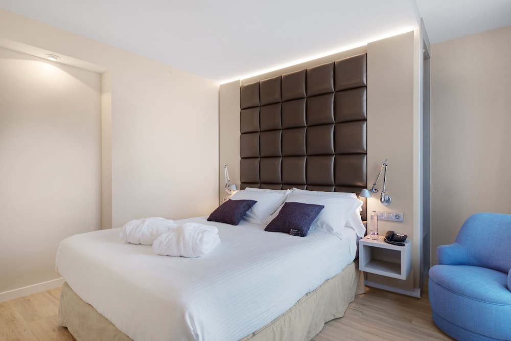 Hotel Palladium — Hotel rooms in Palma de Mallorca, Balearic Islands