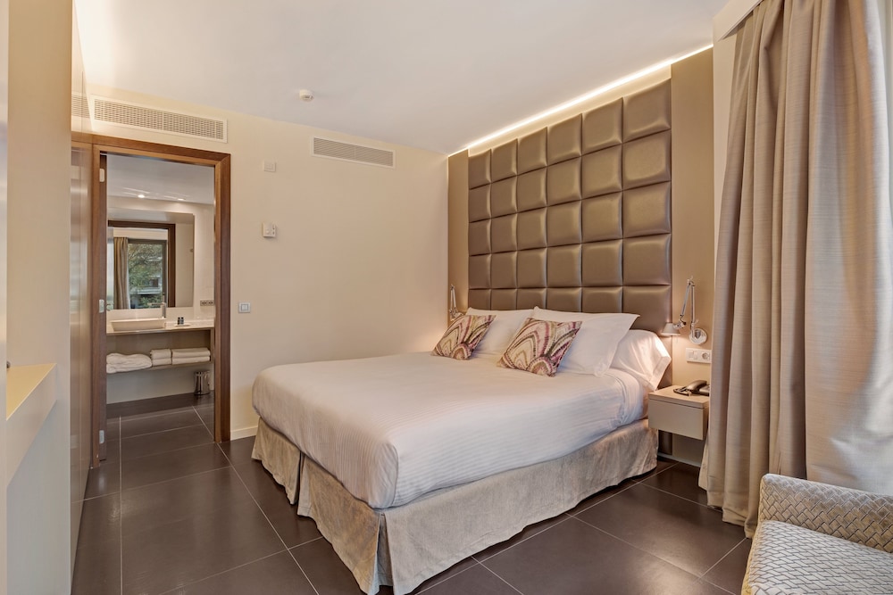 Hotel Palladium — Hotel rooms in Palma de Mallorca, Balearic Islands