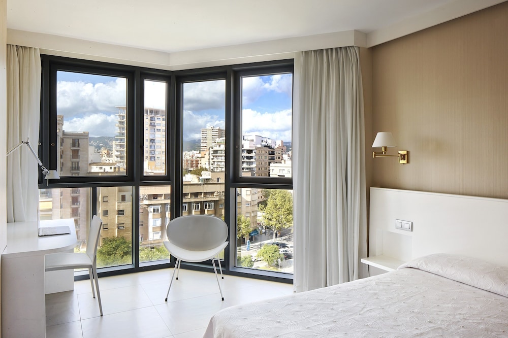 Hotel Palladium — Hotel rooms in Palma de Mallorca, Balearic Islands