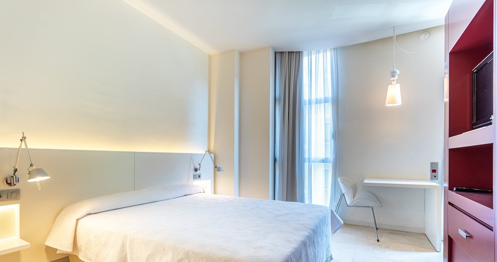 Hotel Palladium — Hotel rooms in Palma de Mallorca, Balearic Islands