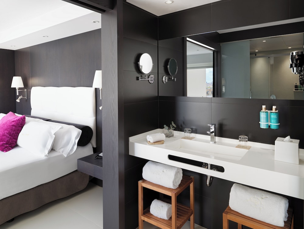 Hotel Saratoga — Hotel rooms in Palma de Mallorca, Balearic Islands