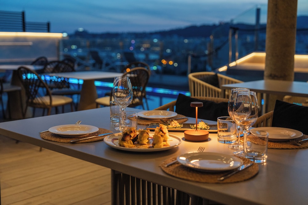 Hotel Saratoga — Restaurant & bars in Palma de Mallorca, Balearic Islands