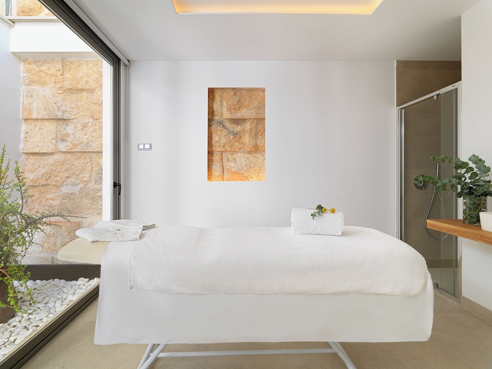 Hotel Saratoga — Hotel rooms in Palma de Mallorca, Balearic Islands