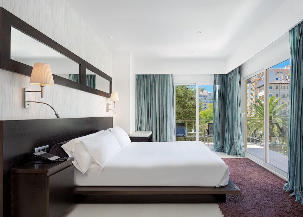 Hotel Saratoga — Hotel rooms in Palma de Mallorca, Balearic Islands
