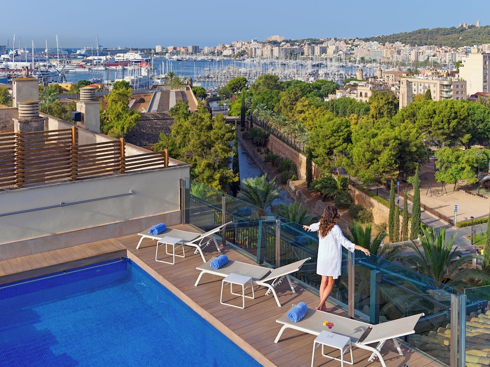 Hotel Saratoga — Swimming pool in Palma de Mallorca, Balearic Islands