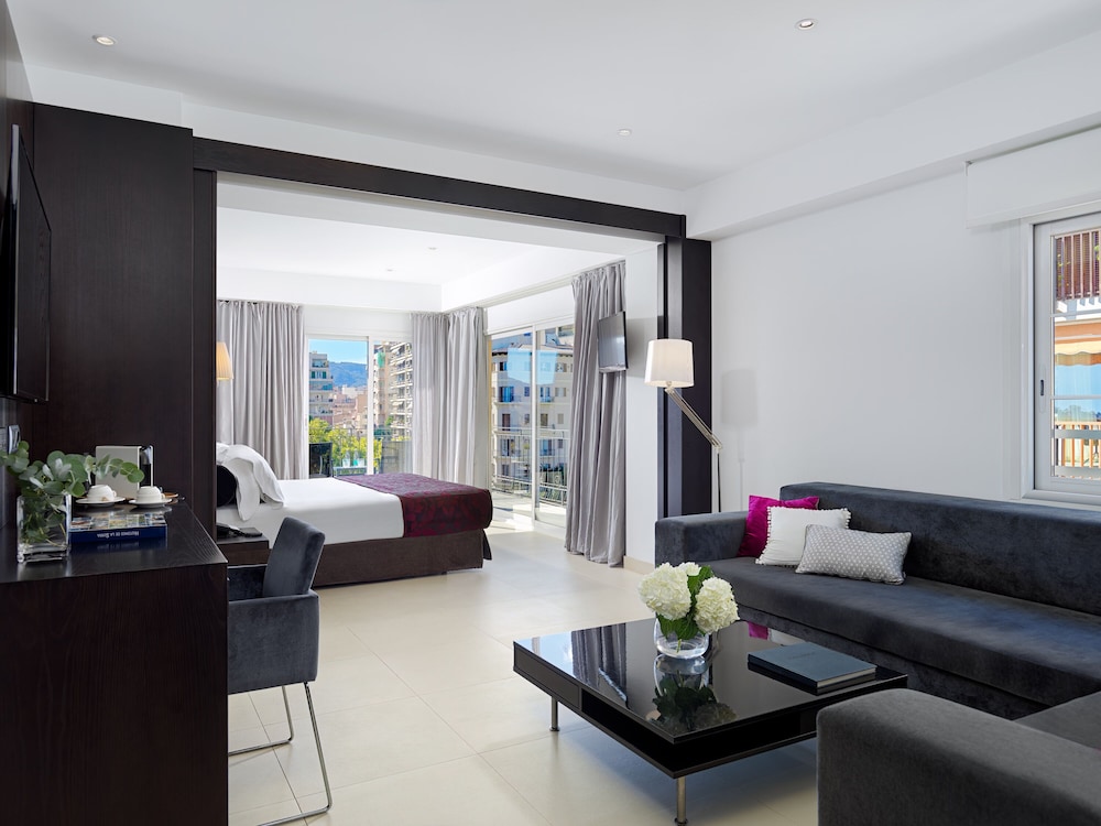 Hotel Saratoga — Hotel rooms in Palma de Mallorca, Balearic Islands