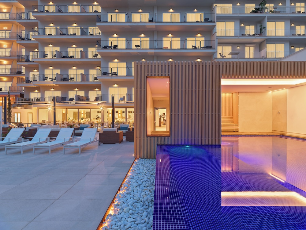 Hotel Saratoga — Swimming pool in Palma de Mallorca, Balearic Islands