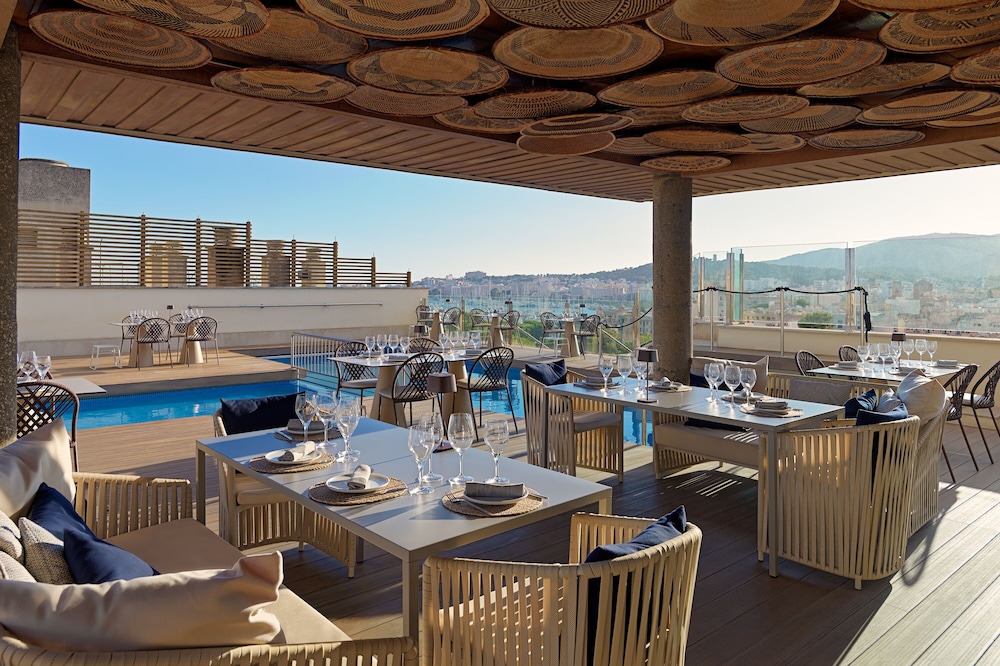 Hotel Saratoga — Restaurant & bars in Palma de Mallorca, Balearic Islands