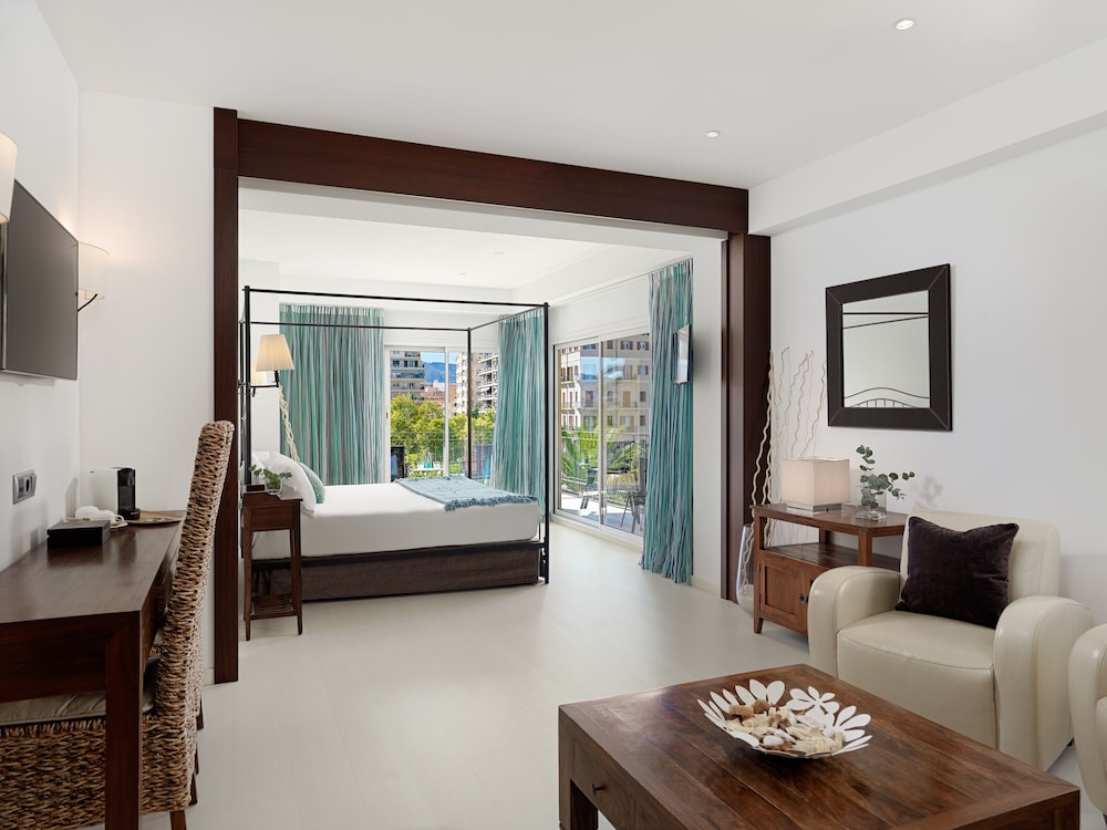 Hotel Saratoga — Hotel rooms in Palma de Mallorca, Balearic Islands