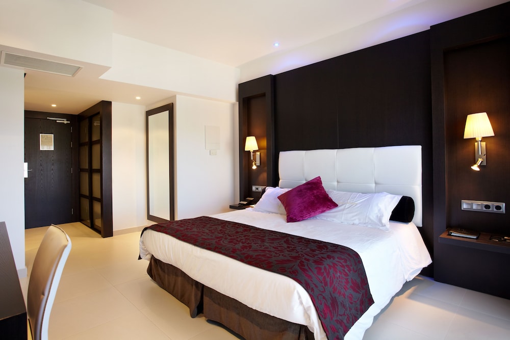 Hotel Saratoga — Hotel rooms in Palma de Mallorca, Balearic Islands