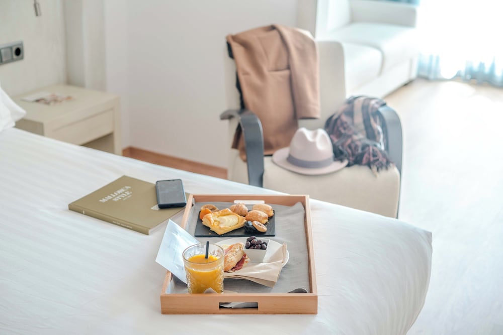 Hotel Saratoga — Hotel rooms in Palma de Mallorca, Balearic Islands