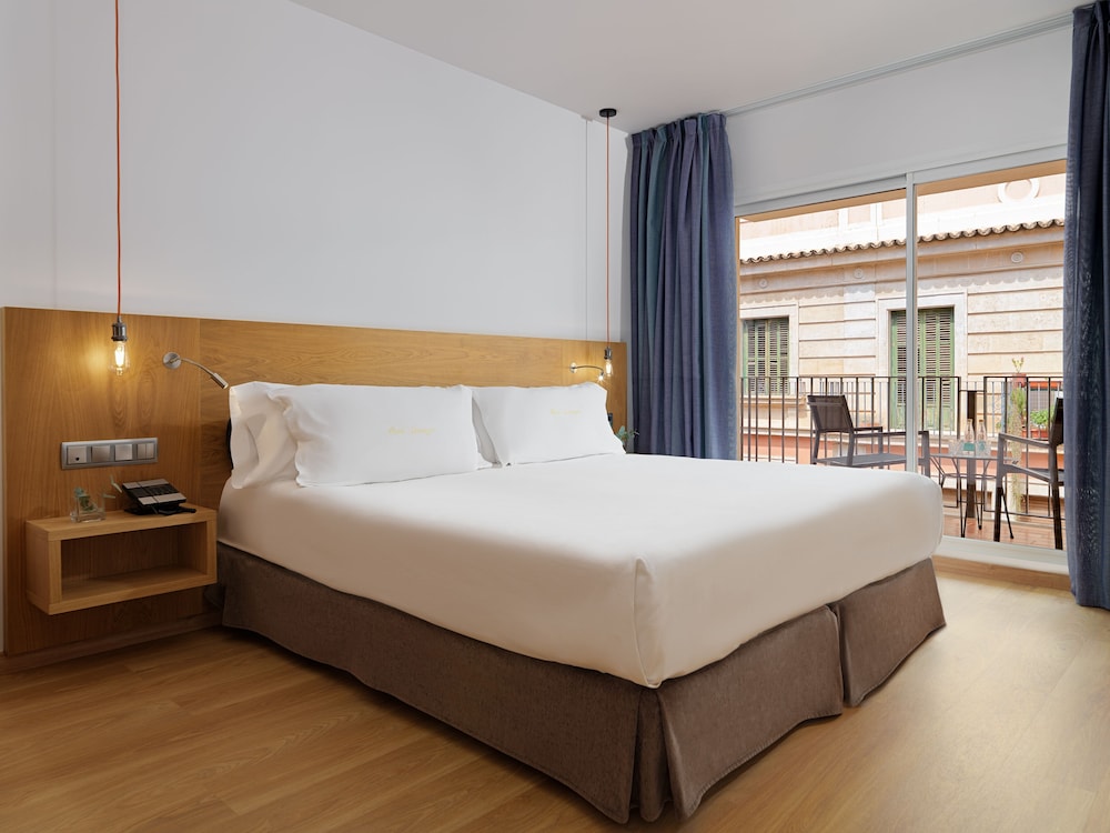 Hotel Saratoga — Hotel rooms in Palma de Mallorca, Balearic Islands