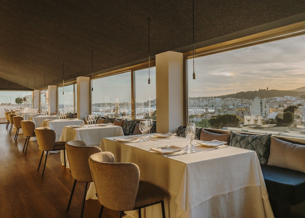 Hotel Saratoga — Restaurant & bars in Palma de Mallorca, Balearic Islands