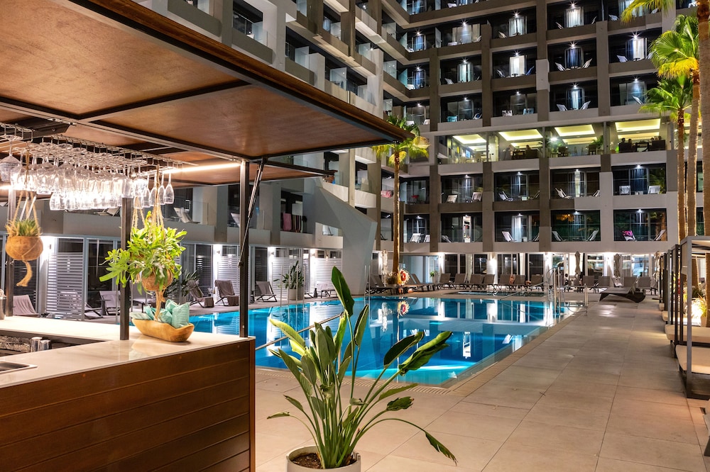 INNSiDE by Meliá Palma Bosque — Swimming pool in Palma de Mallorca, Balearic Islands