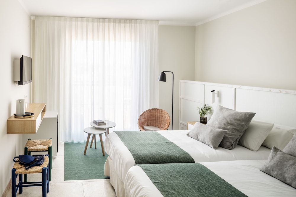 AQUA Hotel Bertran Park - Adults Recommended — Hotel rooms in Lloret de Mar, Catalonia