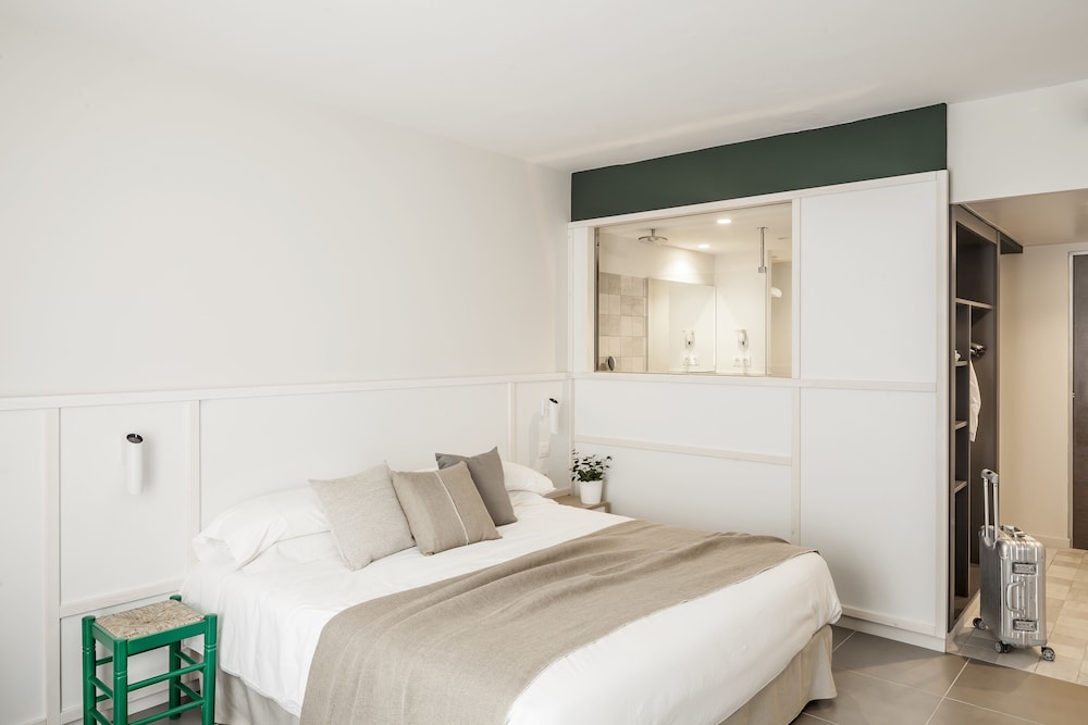 AQUA Hotel Bertran Park - Adults Recommended — Hotel rooms in Lloret de Mar, Catalonia