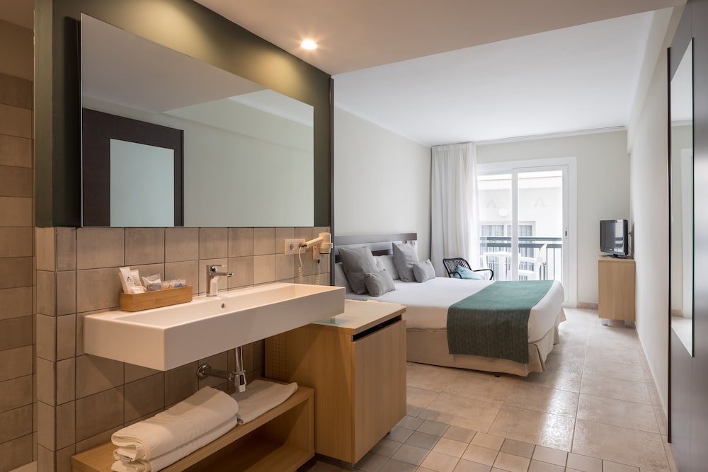 AQUA Hotel Bertran Park - Adults Recommended — Hotel rooms in Lloret de Mar, Catalonia