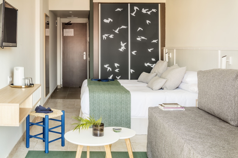 AQUA Hotel Bertran Park - Adults Recommended — Hotel rooms in Lloret de Mar, Catalonia