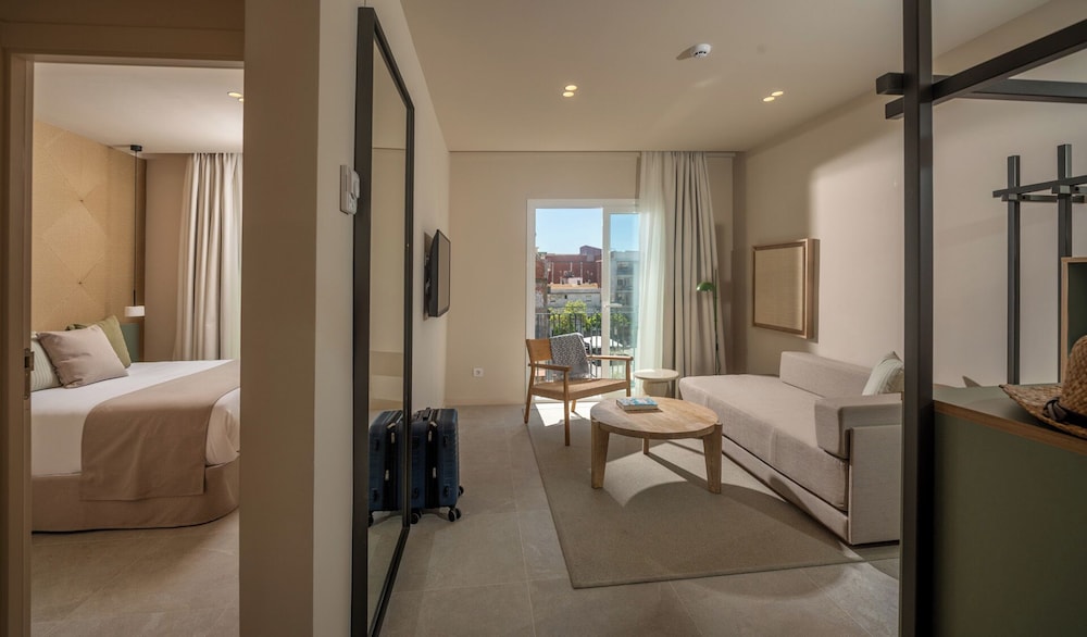 AQUA Hotel Bertran Park - Adults Recommended — Hotel rooms in Lloret de Mar, Catalonia