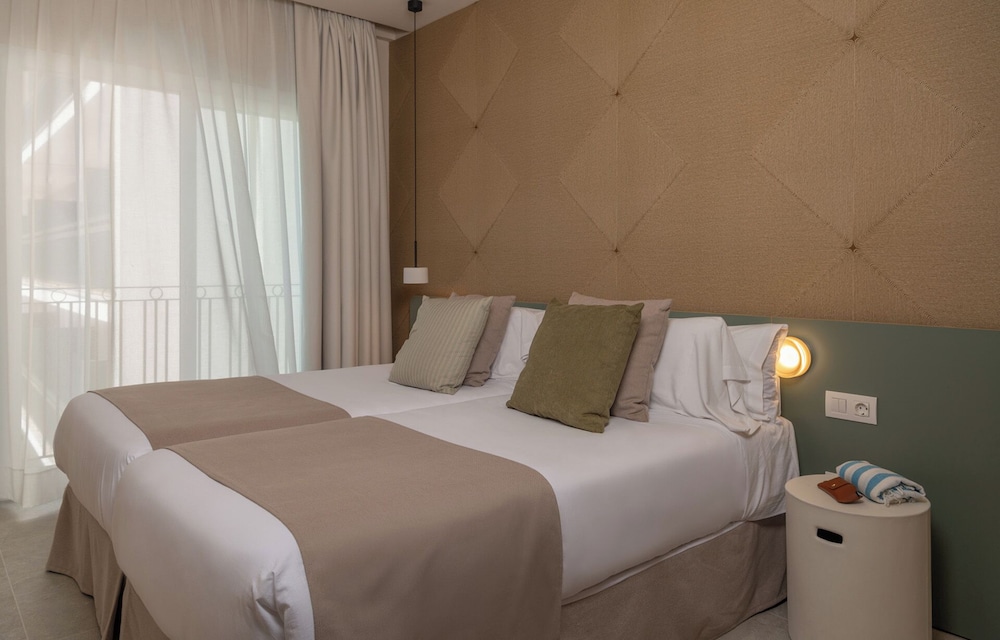 AQUA Hotel Bertran Park - Adults Recommended — Hotel rooms in Lloret de Mar, Catalonia