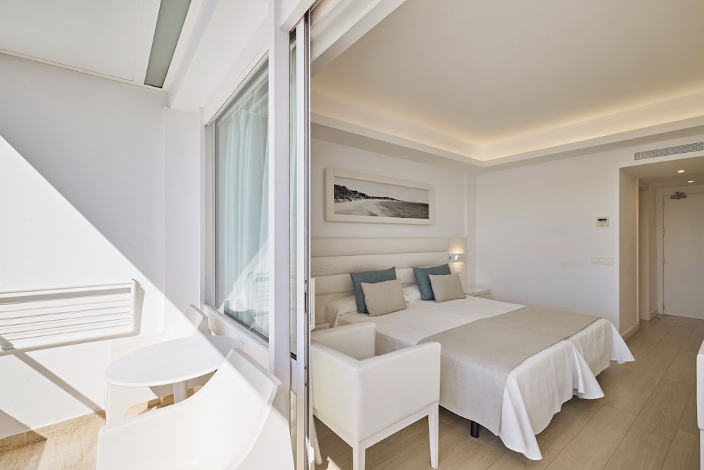 Argos Hotel — Hotel rooms in Ibiza Town, Balearic Islands
