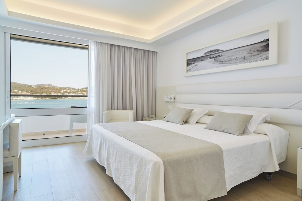 Argos Hotel — Hotel rooms in Ibiza Town, Balearic Islands