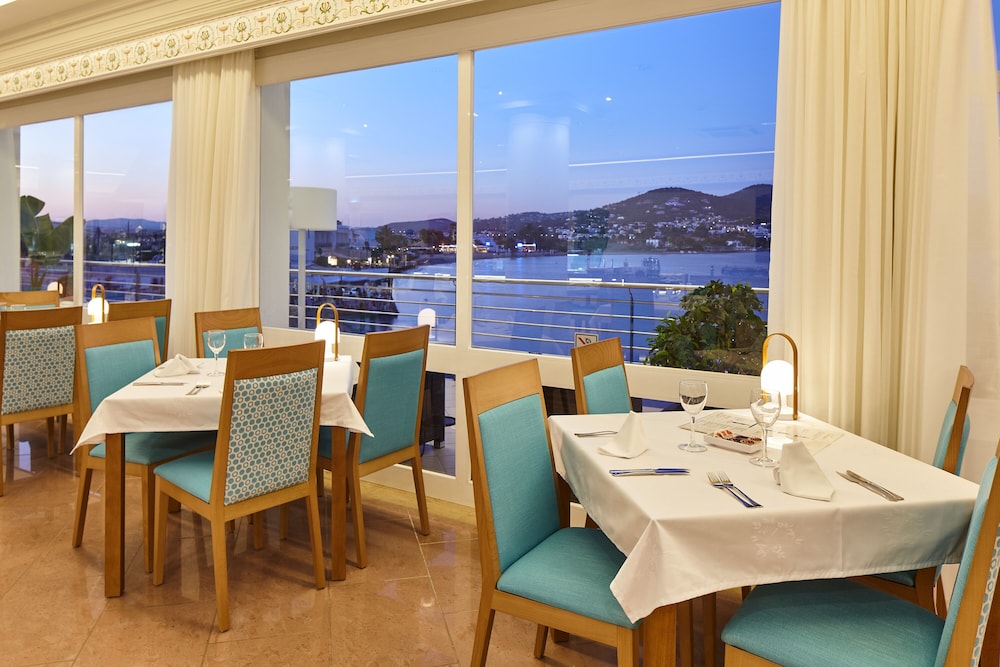 Argos Hotel — Restaurant & bars in Ibiza Town, Balearic Islands
