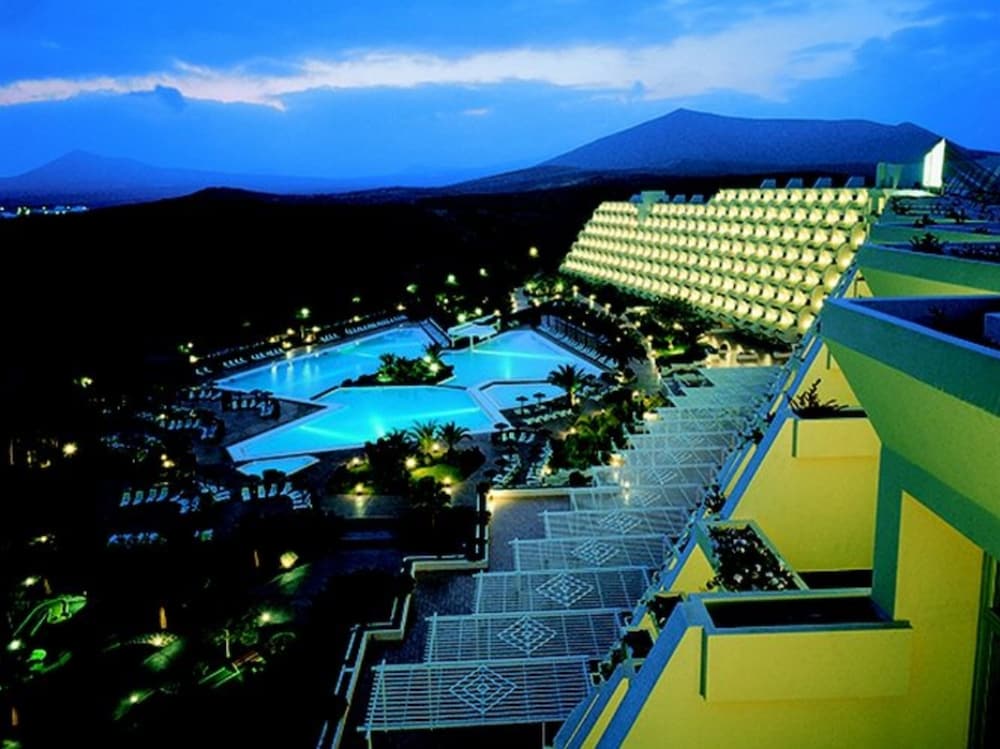 Hotel Beatriz Costa & Spa — Swimming pool in Costa Teguise, Canary Islands